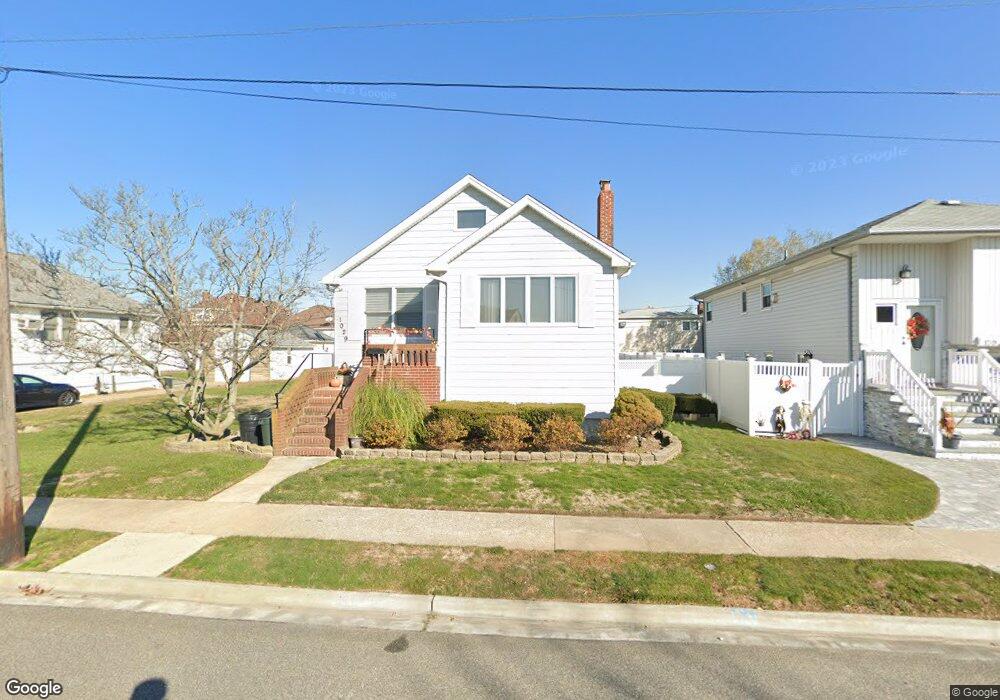 10 Knickerbocker Ave, Island Park, NY 11558 - photo 1