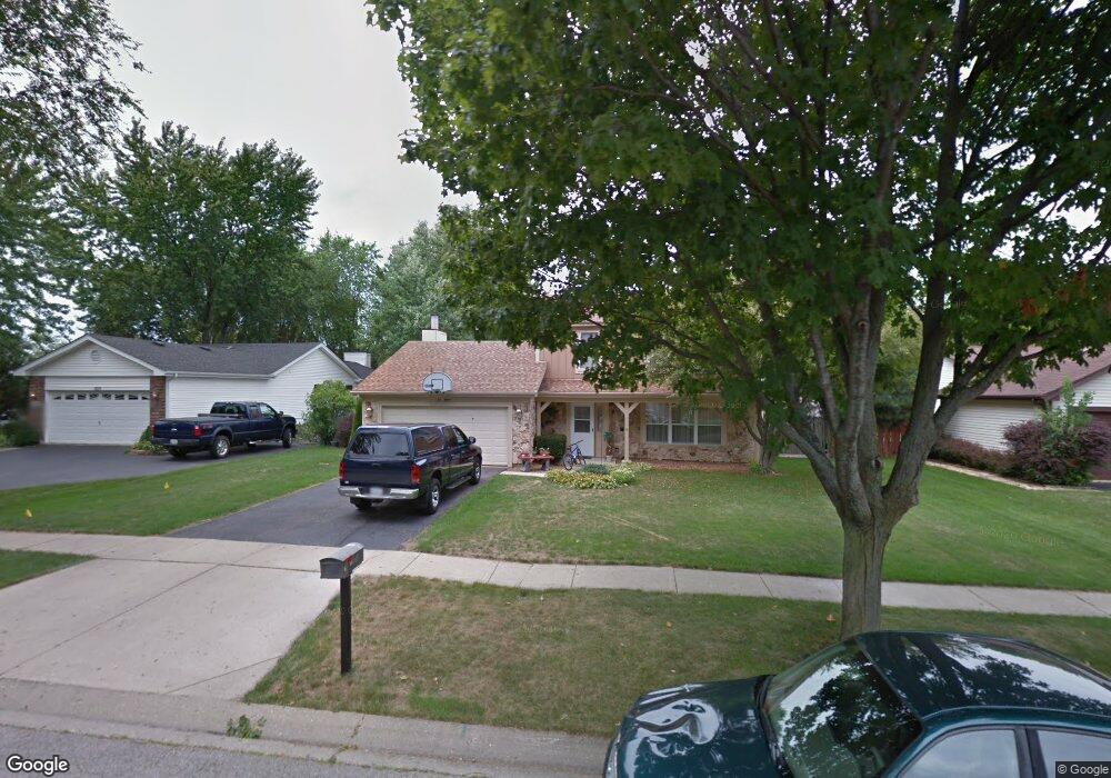 1015 Thornewood Ln, Algonquin, IL 60102 - photo 1