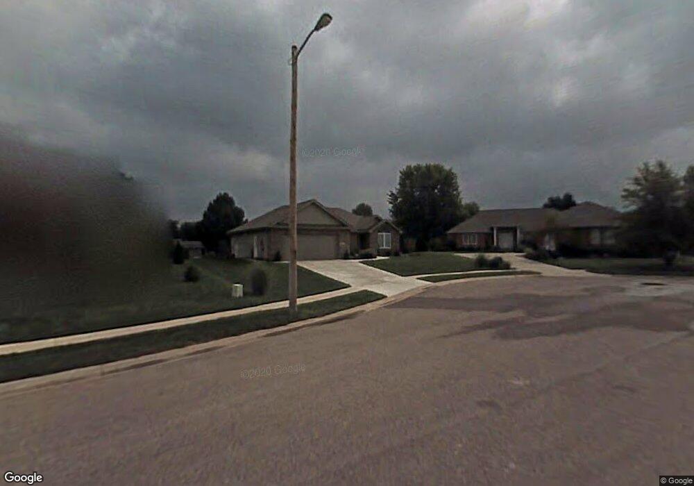 3211 Overlook Ct, Columbus, IN 47203 - photo 1