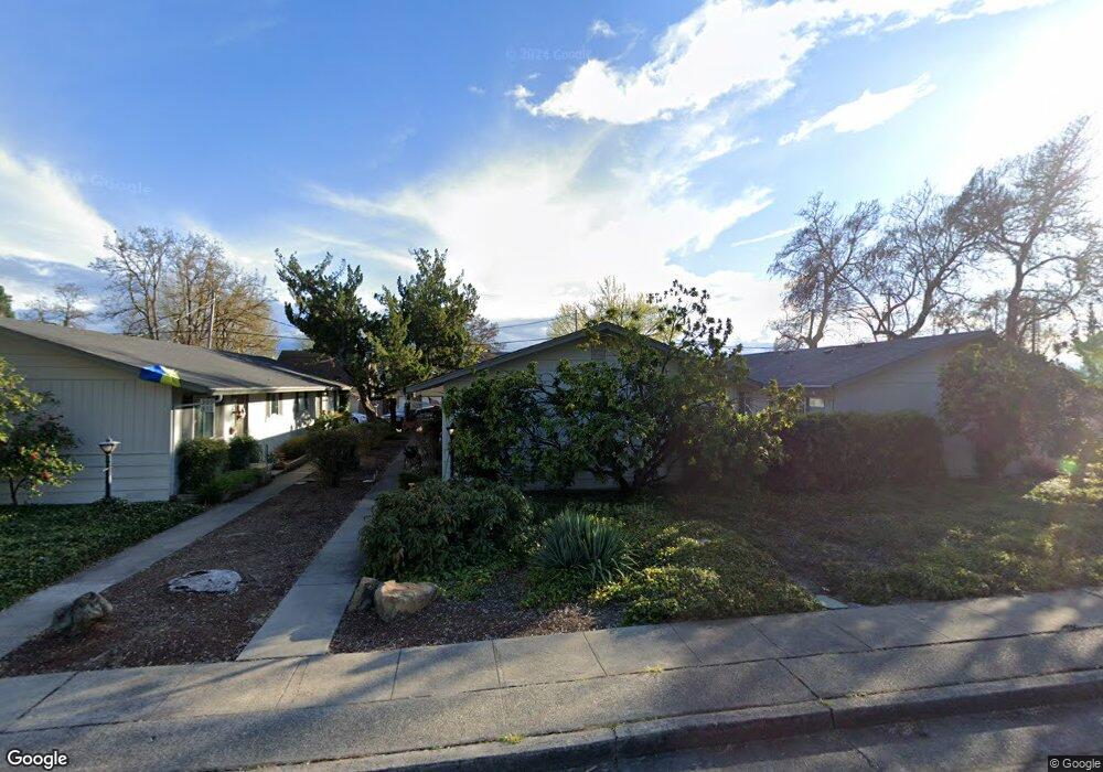 305 NE C St, Grants Pass, OR 97526 - photo 1