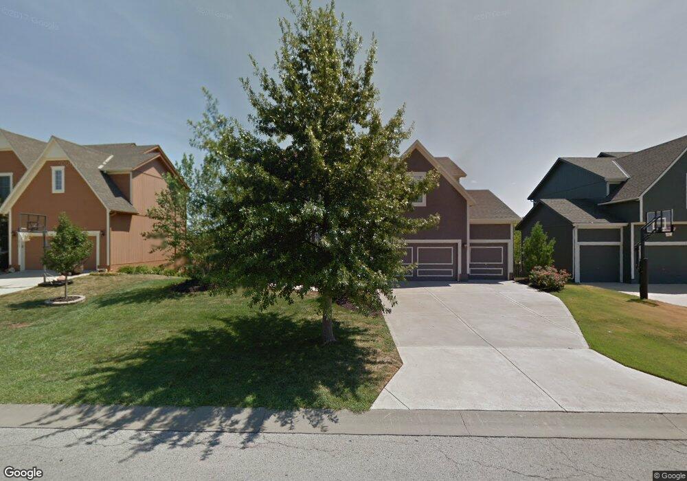 5721 Theden St, Shawnee, KS 66218 - photo 1