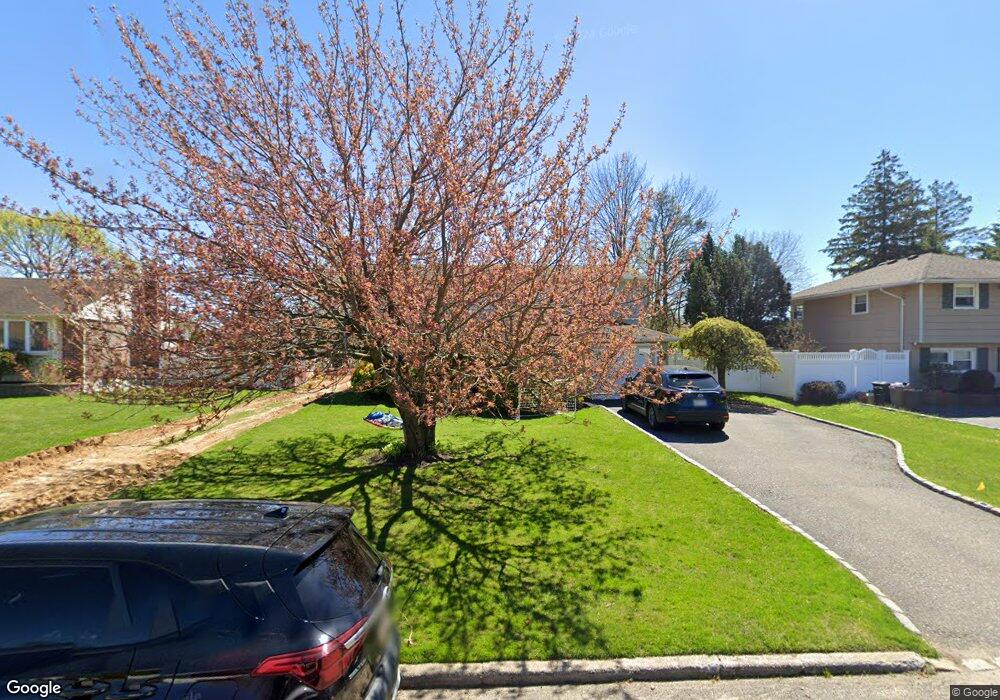 22 Whitebirch Ln, ComMacK, NY 11725 - photo 1