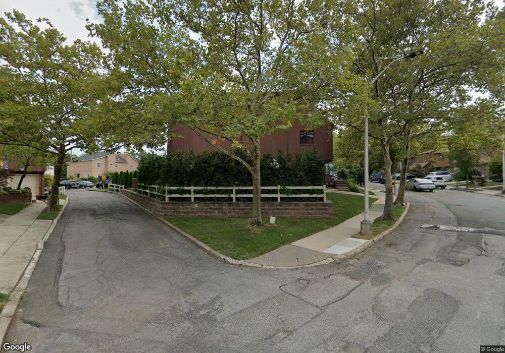 37 Stonegate Dr, Staten Island, NY 10304 - photo 1