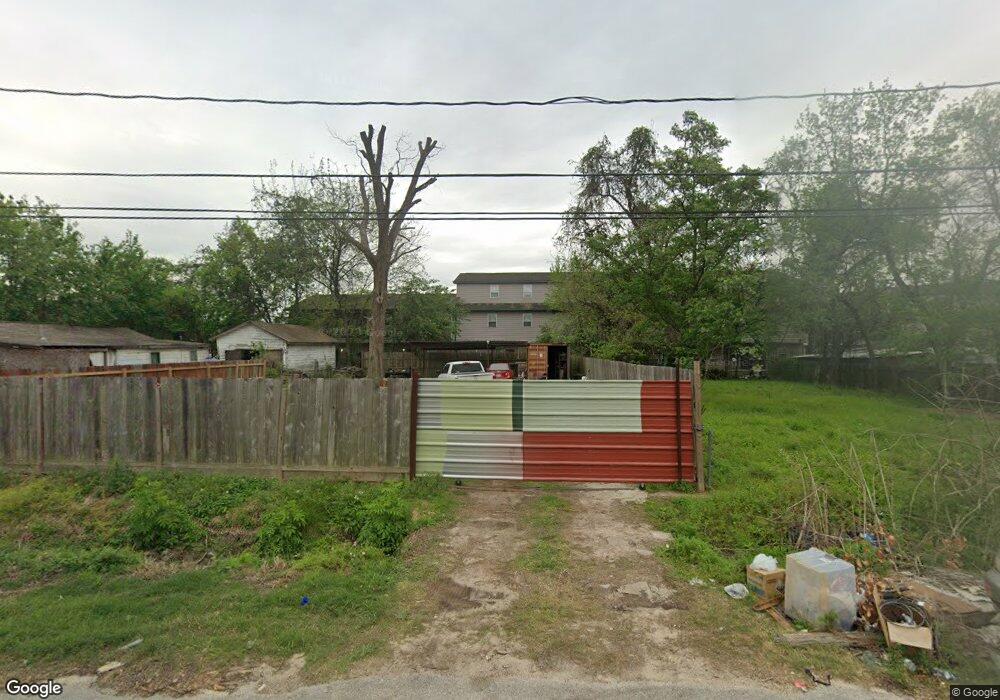 825 Lucky St, Houston, TX 77088 - photo 1