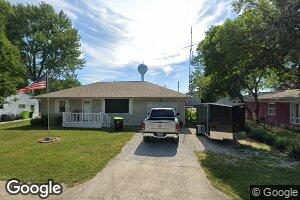 105 Humphrey Dr, Moweaqua, IL 62550
