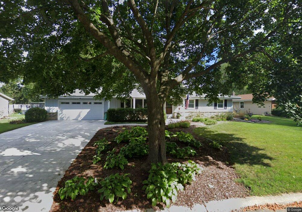 W171N10440 Harvest Ln, Germantown, WI 53022 - photo 1