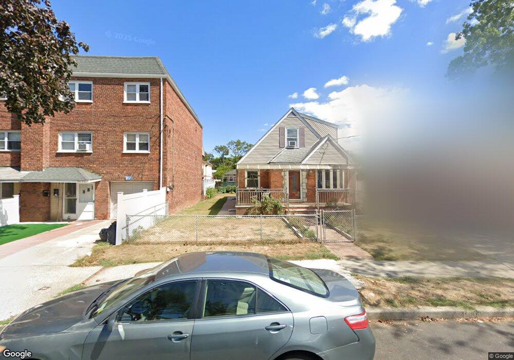 8407 264th St, Floral Park, NY 11001 - photo 1