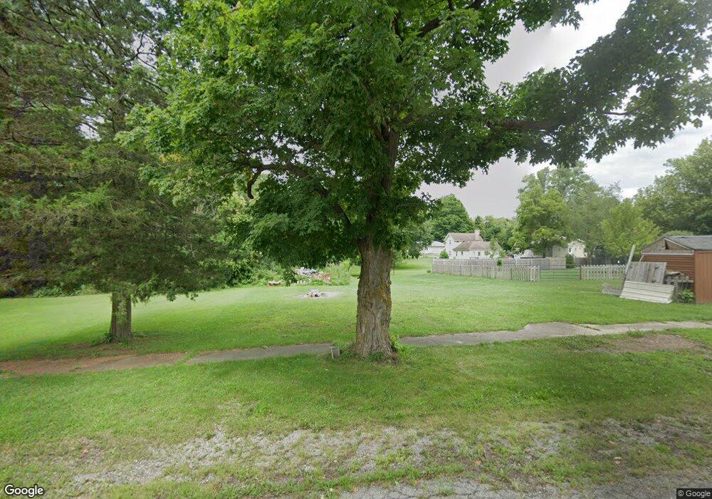 226 Saunders St, Addison, MI 49220 - photo 1