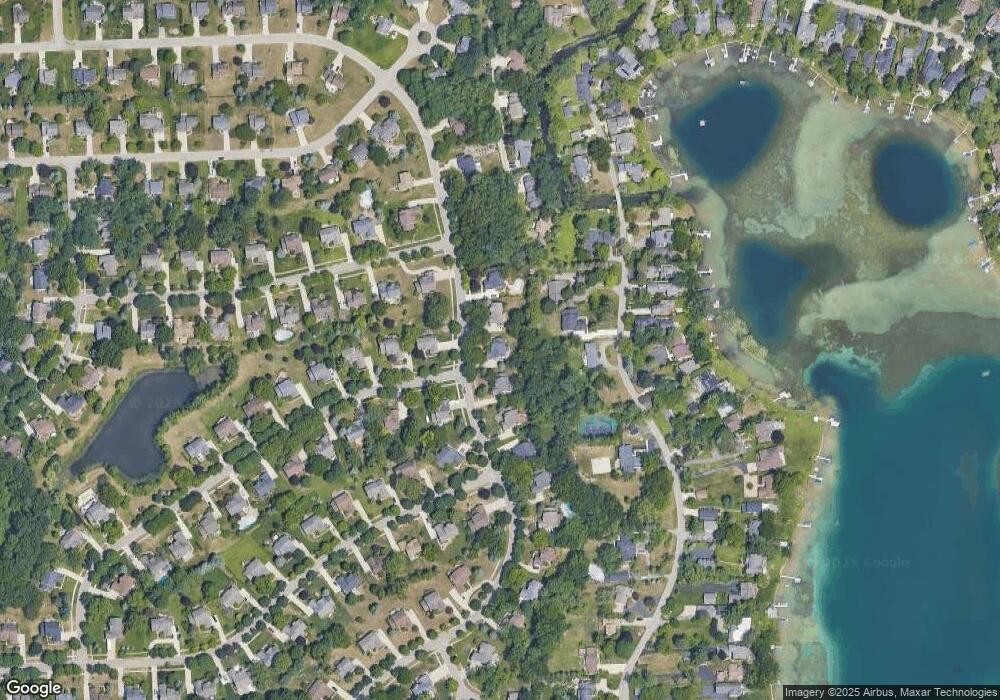 2709 West Bloomfield Oaks Dr, West Bloomfield, MI 48324 - photo 1