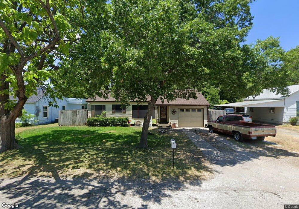 903 Gladney St, Gainesville, TX 76240 - photo 1