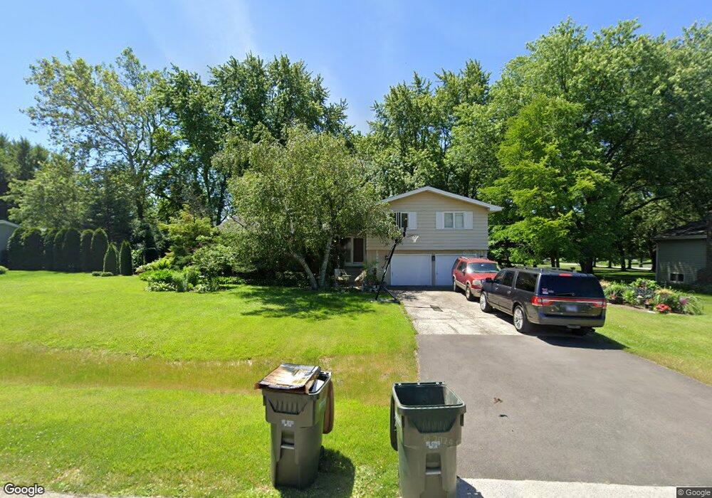 28W165 Plainview Dr, Naperville, IL 60564 - photo 1