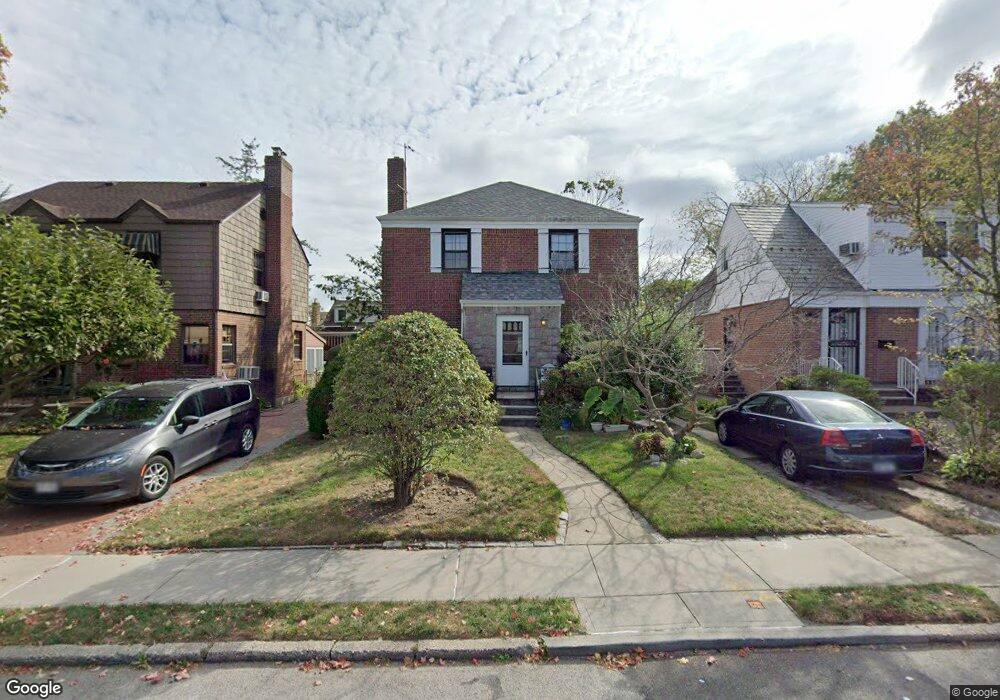 7527 174th St, Fresh Meadows, NY 11366 - photo 1