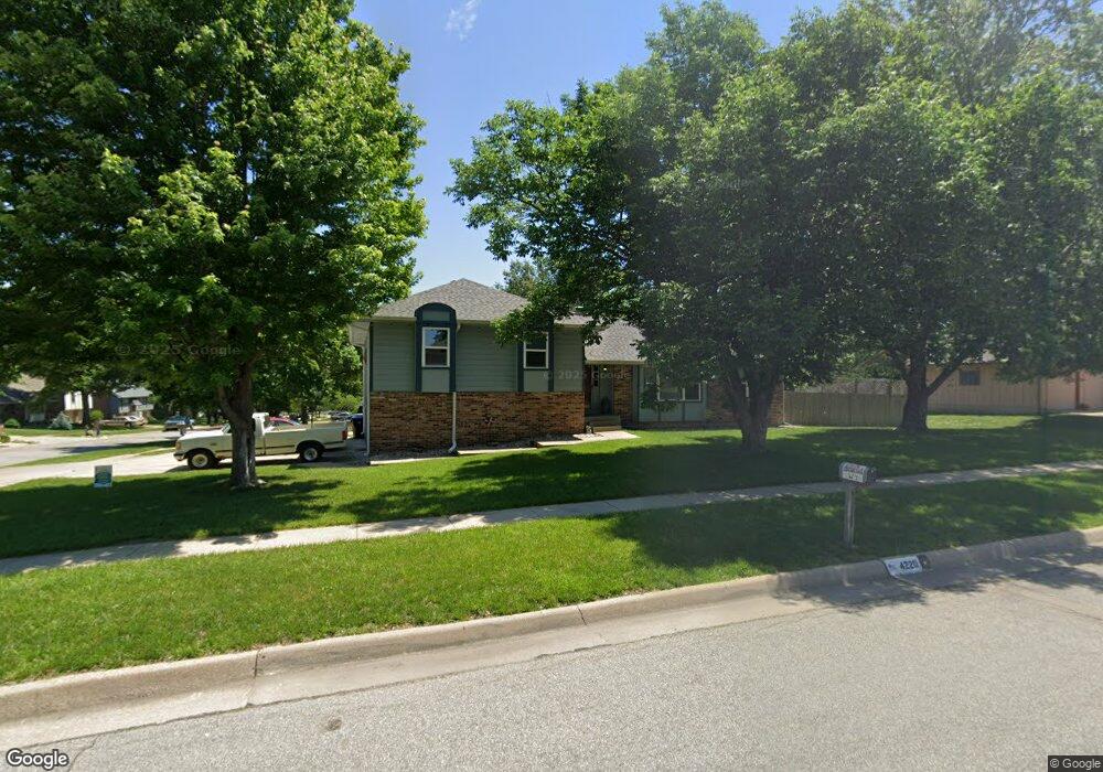 4220 SE Oakview Ln, Topeka, KS 66609 - photo 1