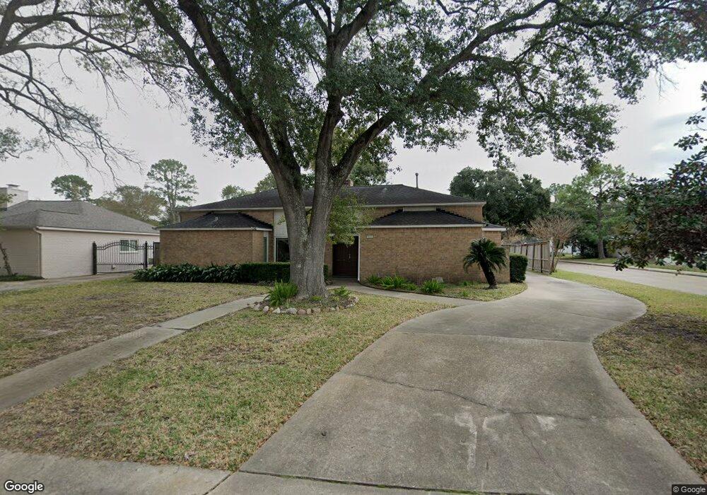 10123 Olympia Dr, Houston, TX 77042 - photo 1