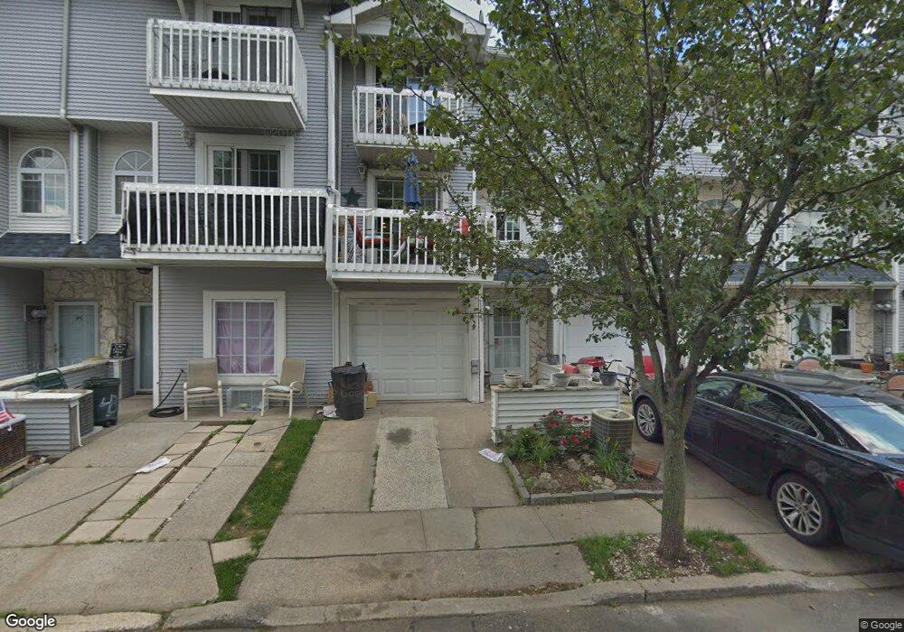 41 Country Dr E unit A, Staten Island, NY 10314 - photo 1