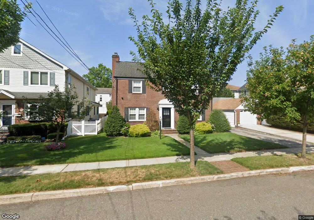 18 Primrose Ave, Floral Park, NY 11001 - photo 1