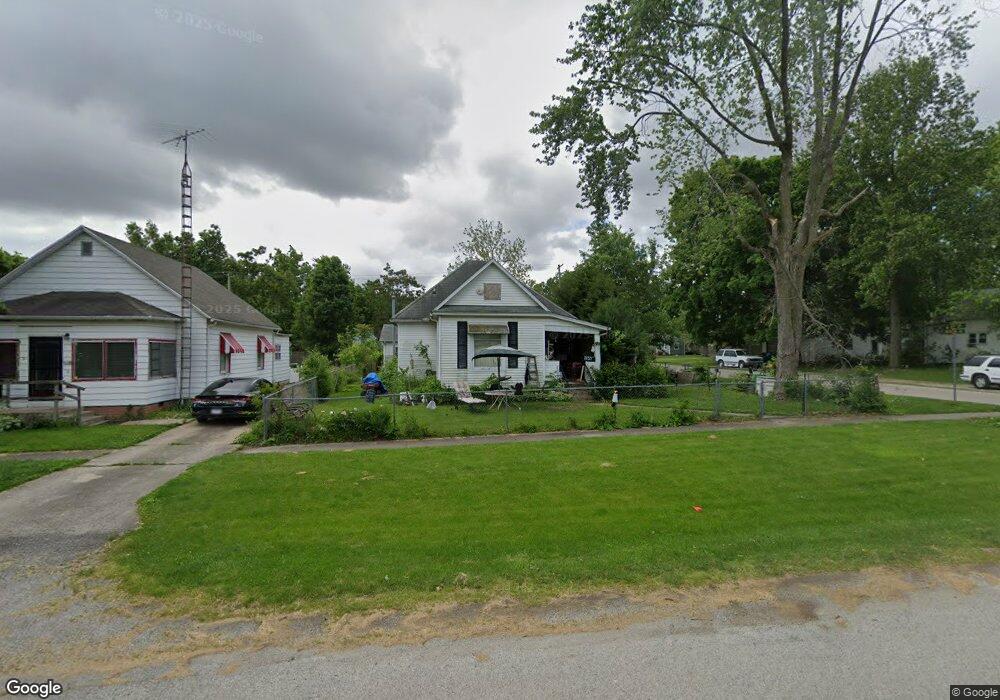 1021 Moultrie Ave, Mattoon, IL 61938 - photo 1