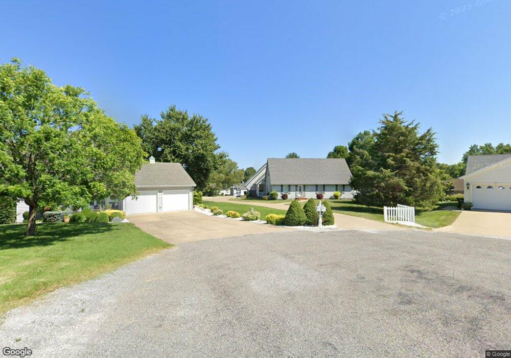 110 Apache Dr, Harrisburg, IL 62946 - photo 1