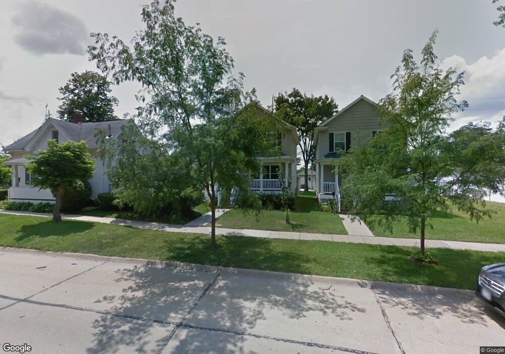 1023 8th St SE, Cedar Rapids, IA 52401 - photo 1