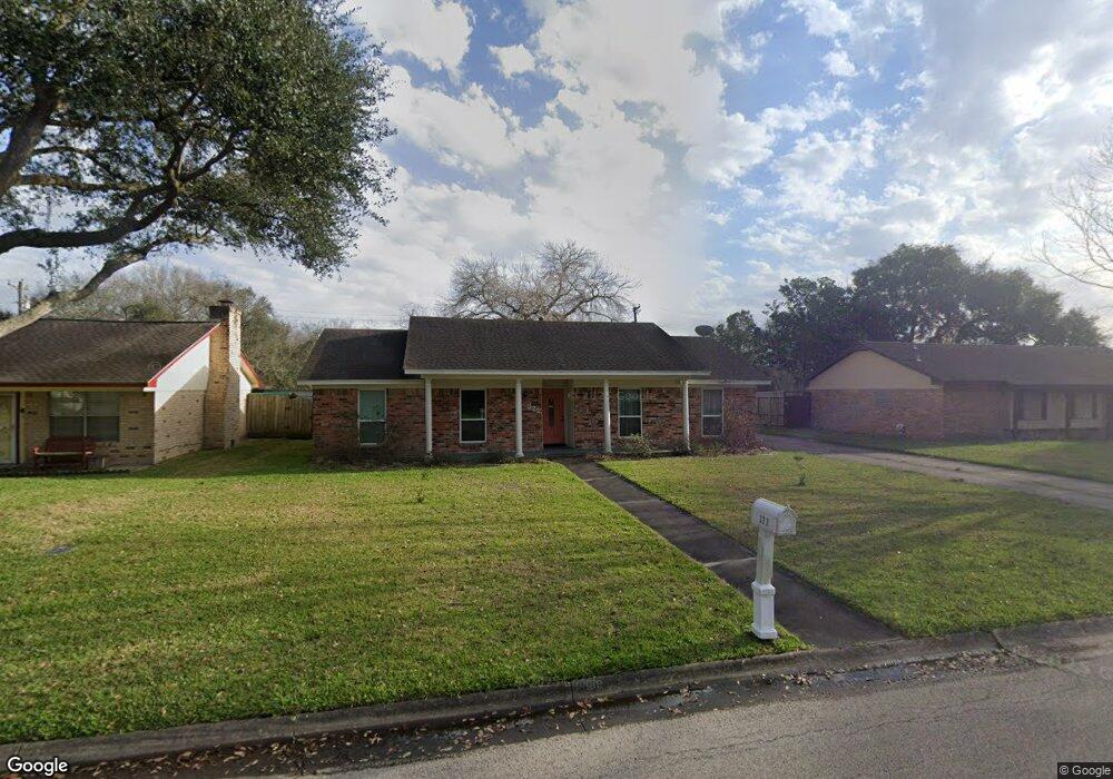 322 Cambridge St, Alvin, TX 77511 - photo 1