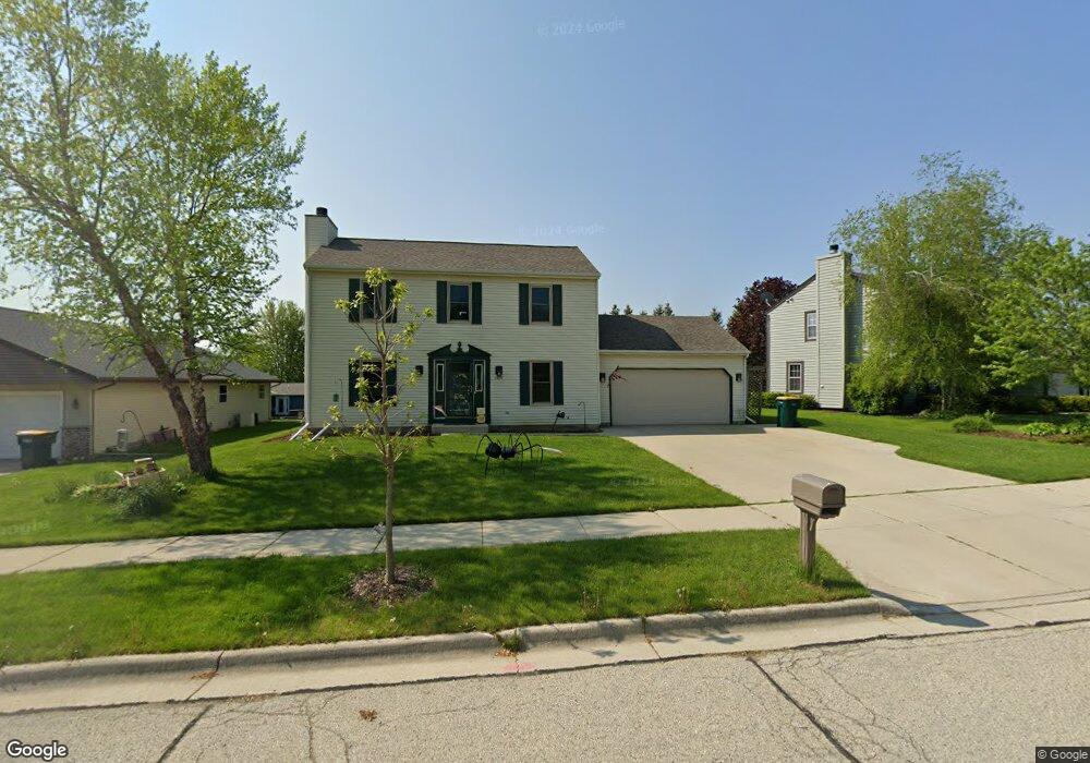 3329 Squire Ln, West Bend, WI 53090 - photo 1