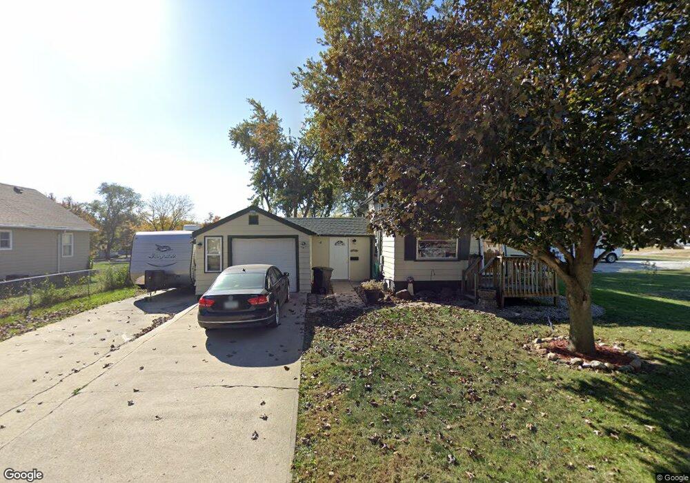 1109 S 5th Ave E, Newton, IA 50208 - photo 1
