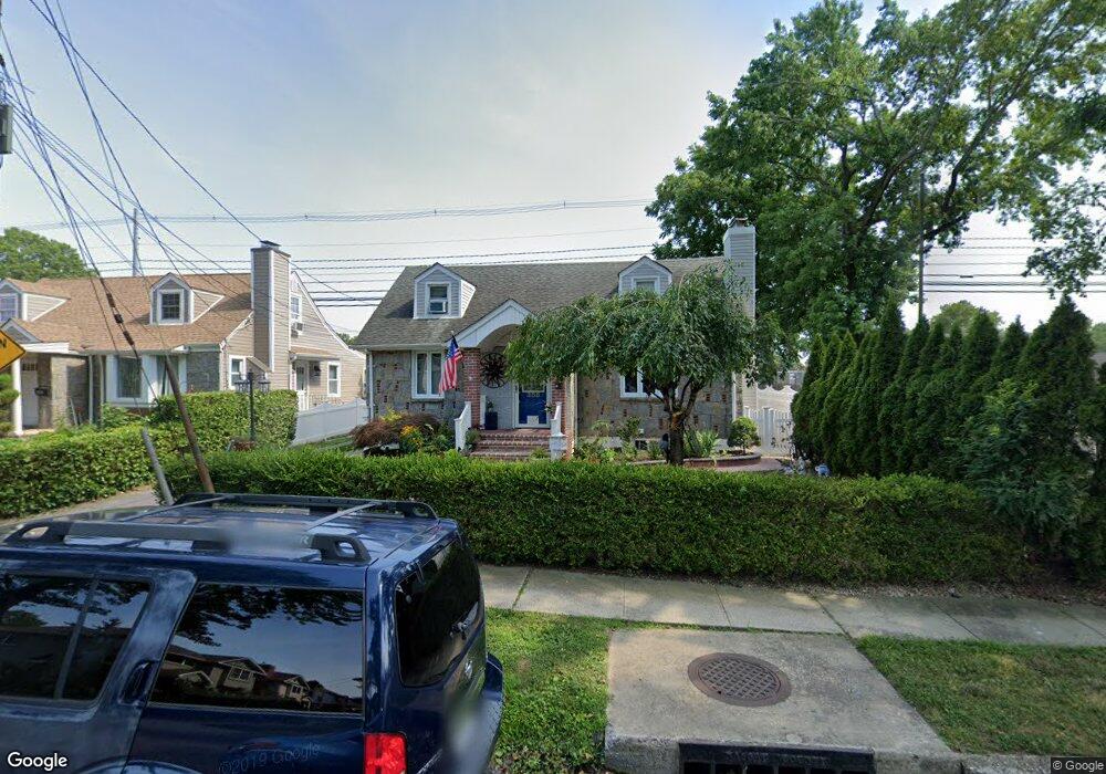 385 De Mott St, Mineola, NY 11501 - photo 1