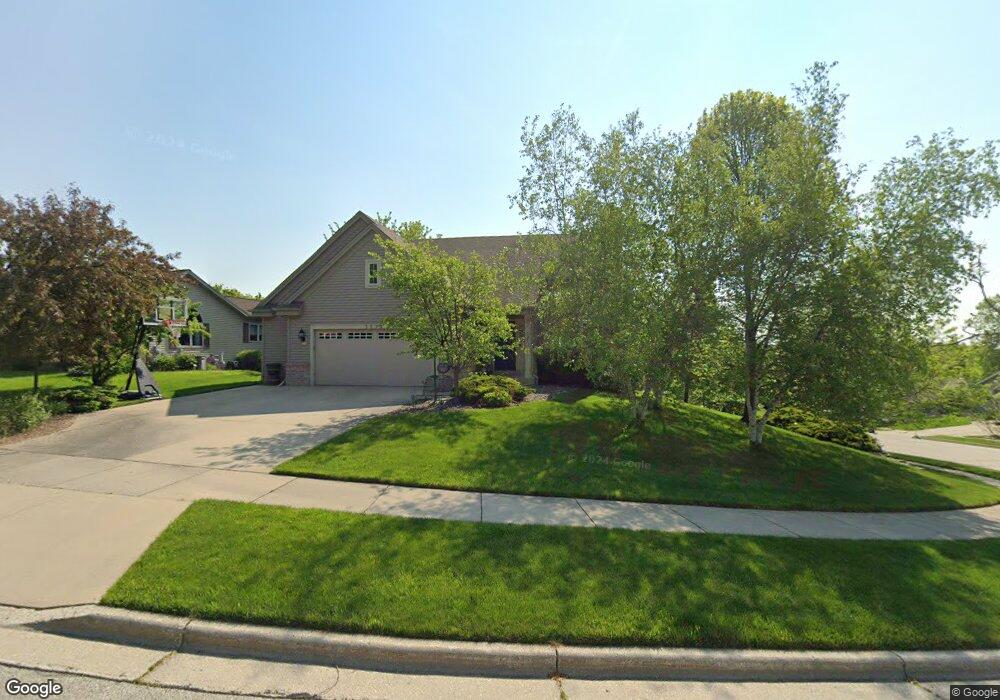 3236 Dubin Cir, West Bend, WI 53090 - photo 1