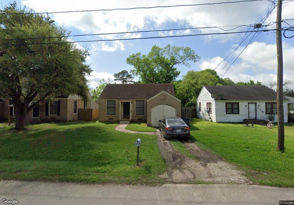 2516 1st St, Bay City, TX 77414 - photo 1