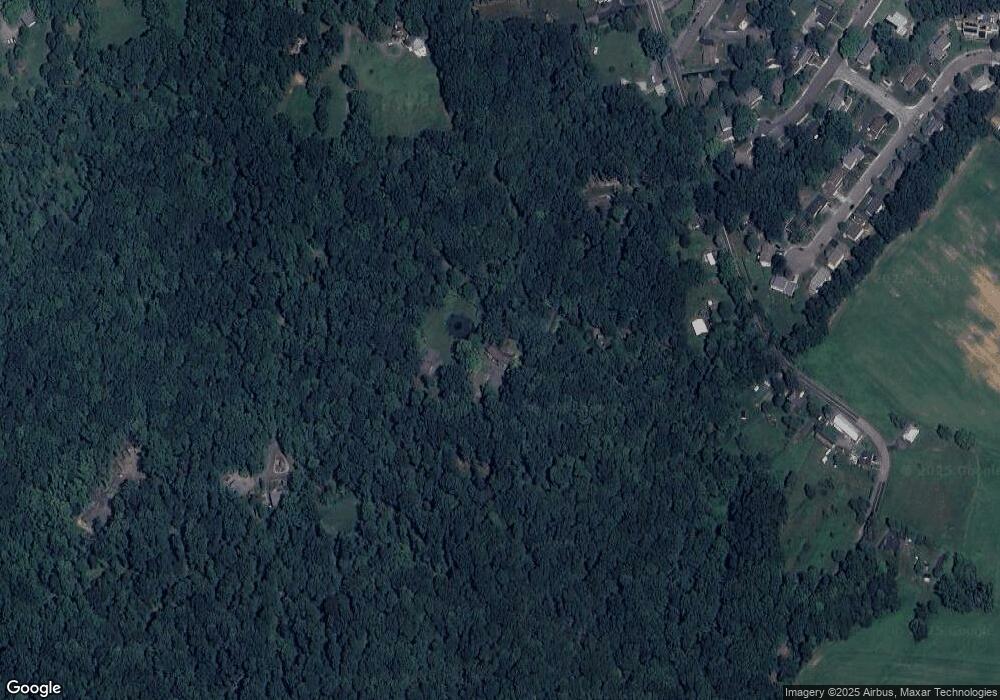 6165 Sweetwood Dr, Macungie, PA 18062 - photo 1