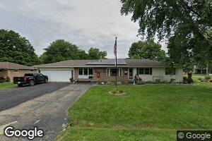 605 E Warren St, Moweaqua, IL 62550