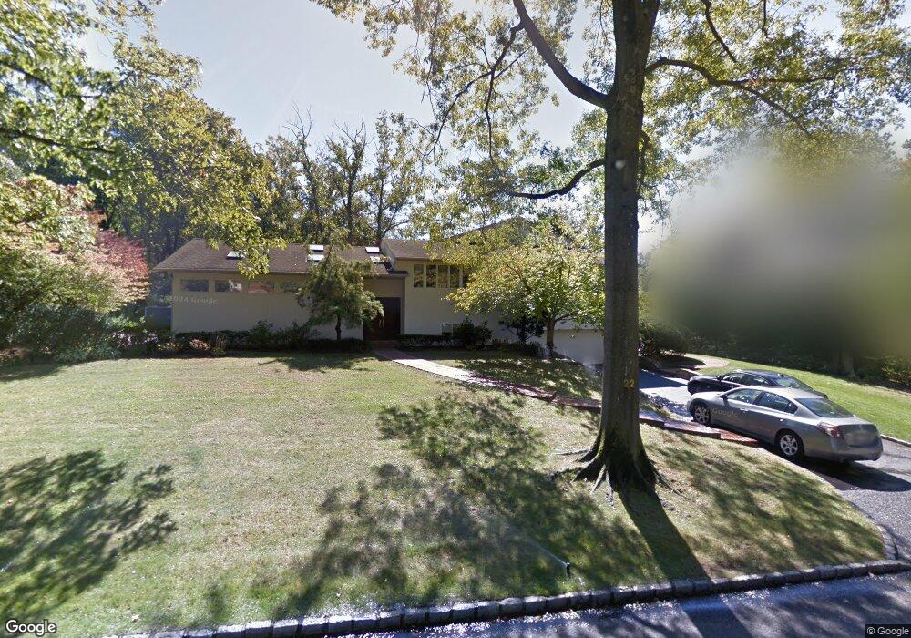 22 Henhawk Rd, Great Neck, NY 11024 - photo 1