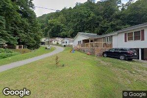 54 Bellflower Ln, Man, WV 25635