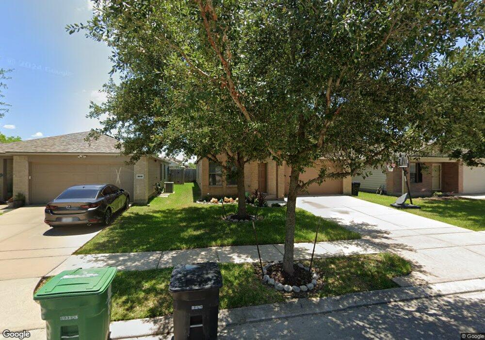 8806 Kaeling Meadow Ct, Houston, TX 77075 - photo 1