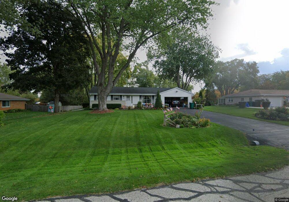 W151N6904 Glenview Dr, Menomonee Falls, WI 53051 - photo 1