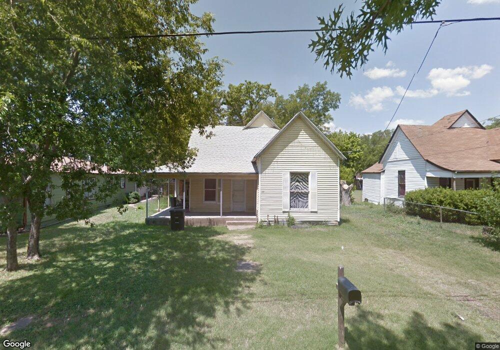 613 N Robinson St, Cleburne, TX 76031 - photo 1