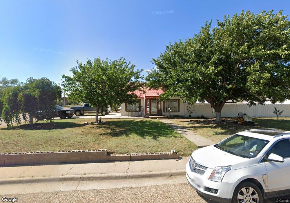 301 N Porter Ave, Dumas, TX 79029 - photo 1