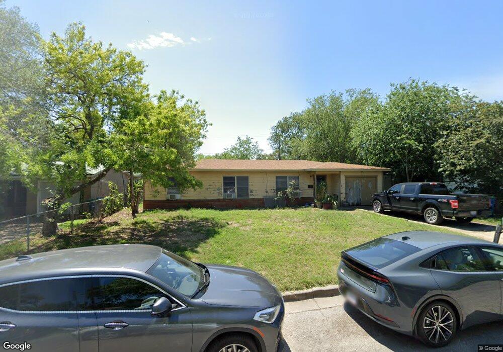 1514 E Rosewood St, Beeville, TX 78102 - photo 1