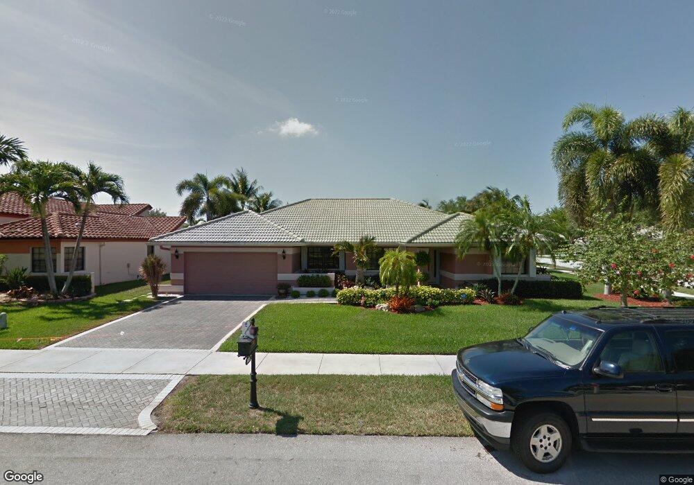 9605 Sycamore Ct, Davie, FL 33328 - photo 1