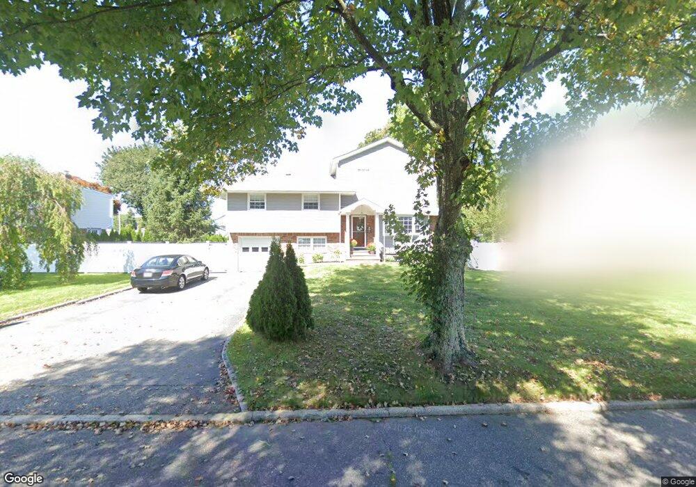 3 Tyram Ln, ComMacK, NY 11725 - photo 1