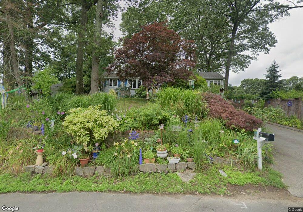 10 Hollow Tree Rd, Norwalk, CT 06854 - photo 1