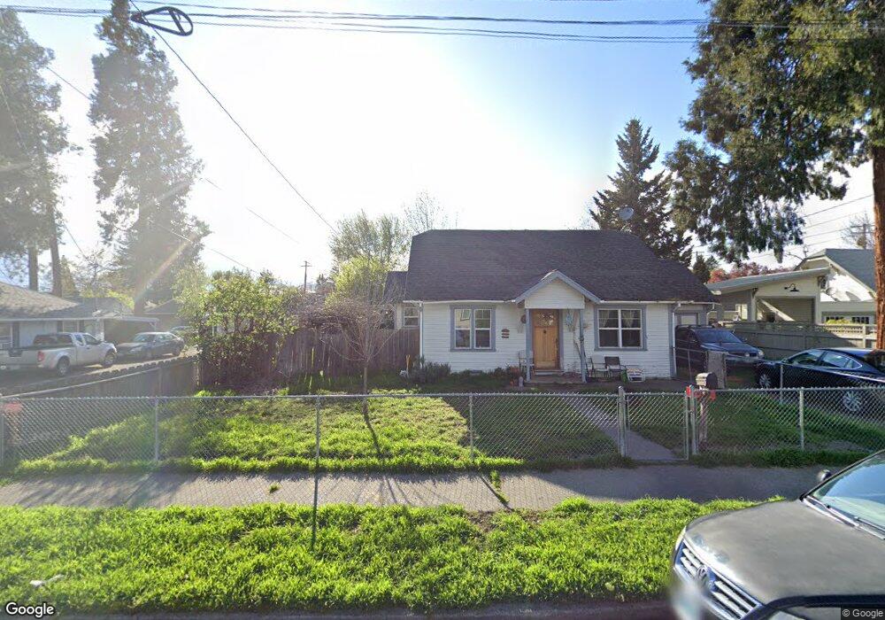 454 NE Flint St, Grants Pass, OR 97526 - photo 1