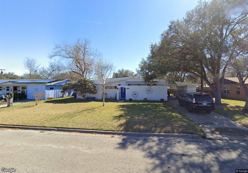 1202 E Inez St, Beeville, TX 78102 - photo 1