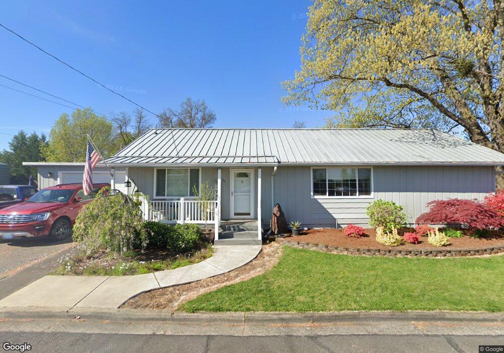 165 N 8th St, Central Point, OR 97502 - photo 1