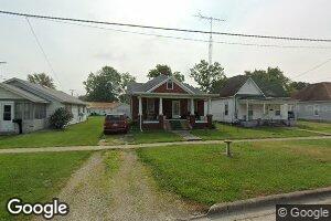 918 N Main St, Saint Elmo, IL 62458
