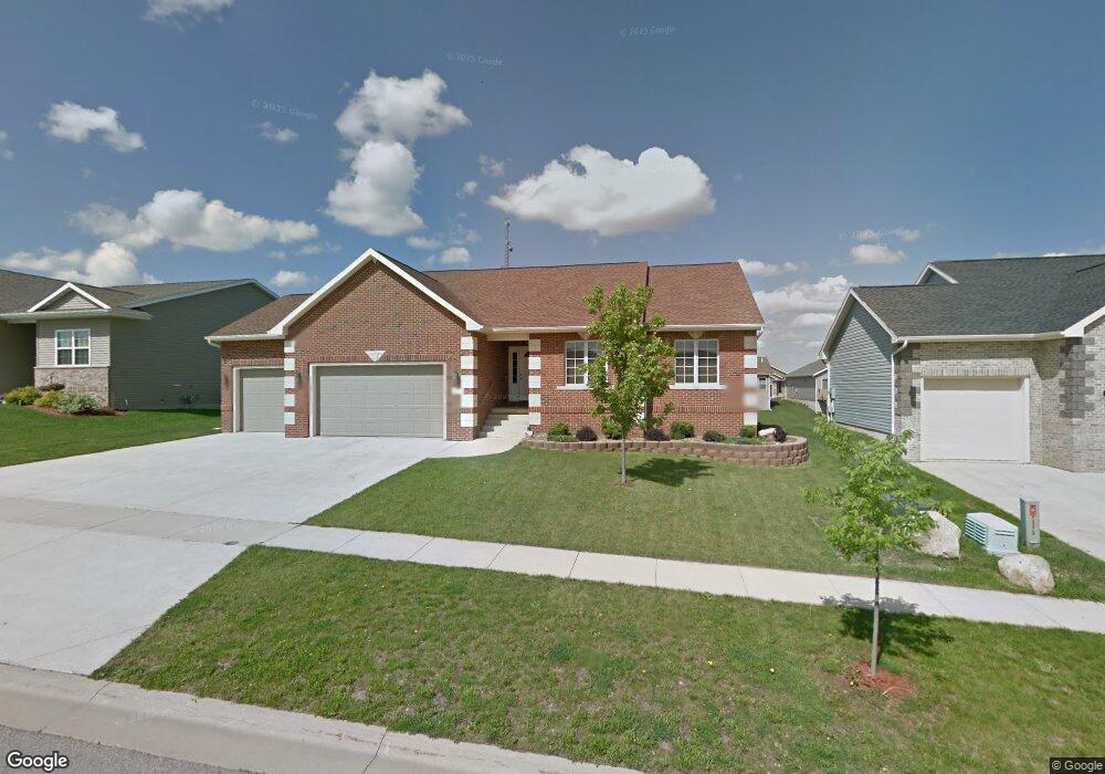 1126 Koudsi Blvd NW, Cedar Rapids, IA 52405 - photo 1