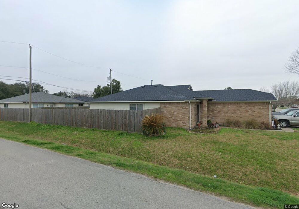 550 E House St, Alvin, TX 77511 - photo 1