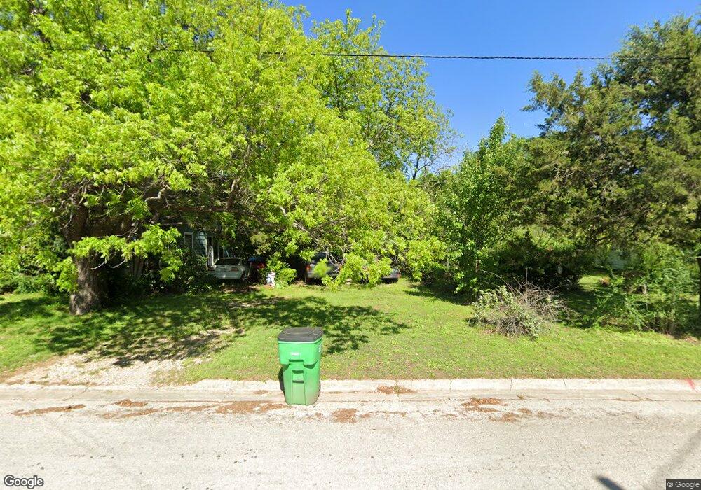 1430 S Lindsay St, Gainesville, TX 76240 - photo 1