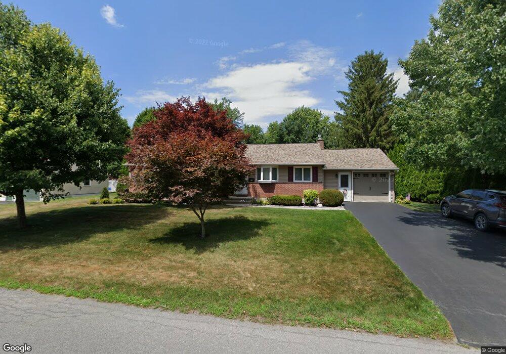 17 St Stephens Ln E, Schenectady, NY 12302 - photo 1