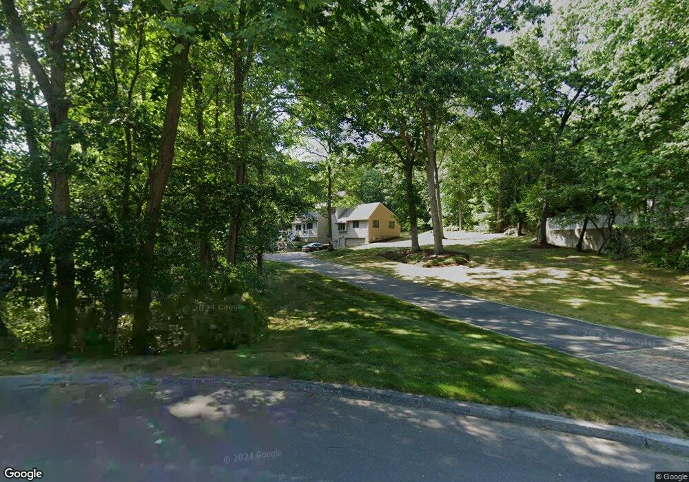 9 Clover Ln, Natick, MA 01760 - photo 1